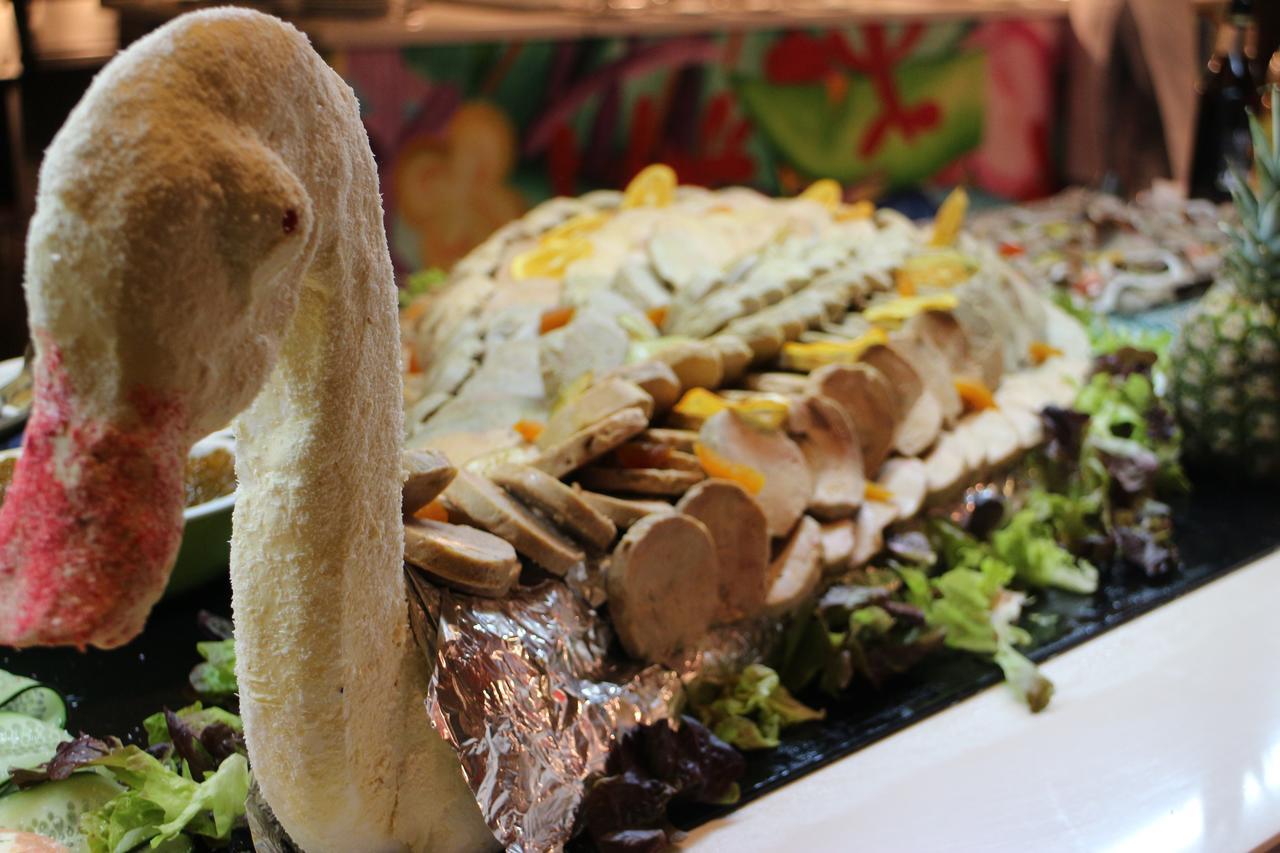 Hotel Kenzi Club Agdal Medina Lahebichate Exterior foto A duck with a salad