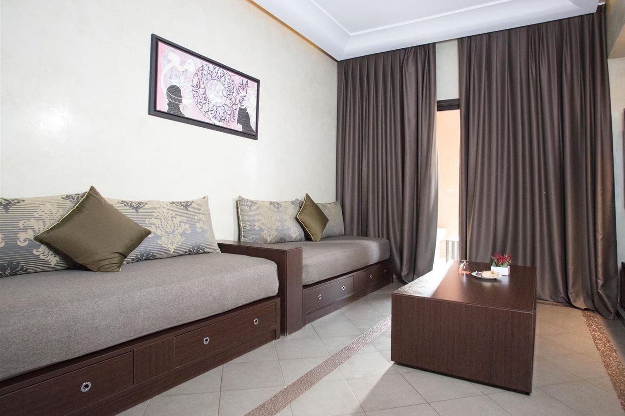 Hotel Kenzi Club Agdal Medina Lahebichate Exterior foto A living room in a hotel
