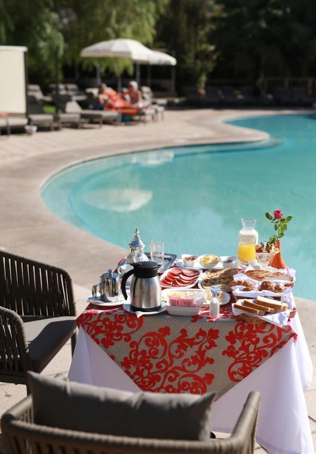 Hotel Kenzi Club Agdal Medina Lahebichate Exterior foto Breakfast at the pool